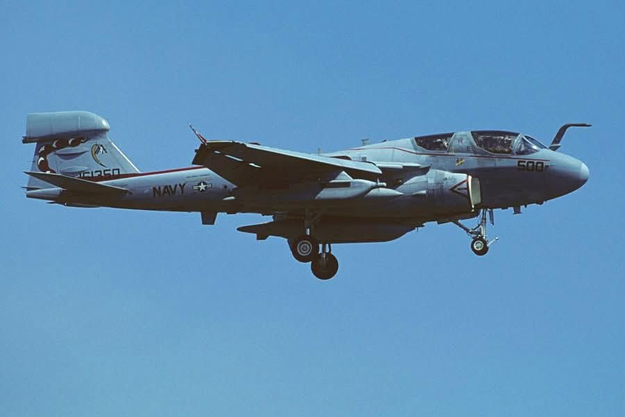 EA-6B 161350 de VAQ-132 "Scorpions" à NAF Atsugi en mars 2006 pendant le déploiement du squadron à MCAS Iwakuni.